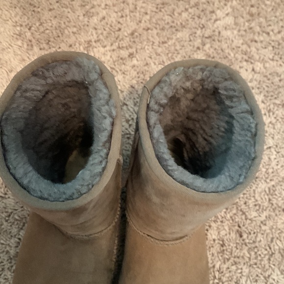 limited edition ugg boots. worn but good condition!!! - Picture 4 of 4